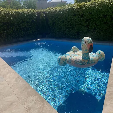 Space In The Villa With Poll Near Golf In Madrid Exterior foto